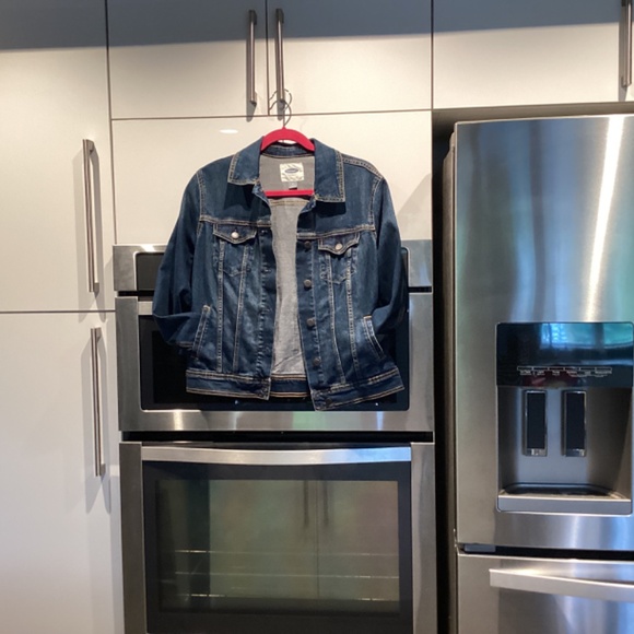 Old Navy Jean Jacket medium CROPPED. Nice design - Picture 2 of 5